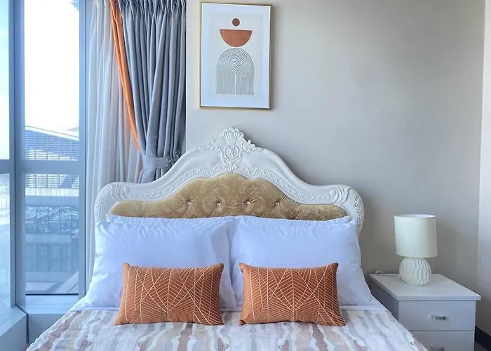 Bgc Skyline 2br With Parking In Uptown Bgc * Manila