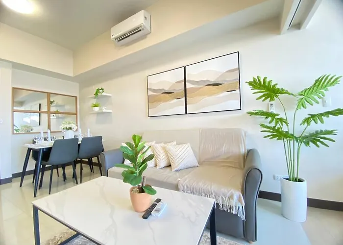 Bgc Skyline 2br With Parking In Uptown Bgc Manila