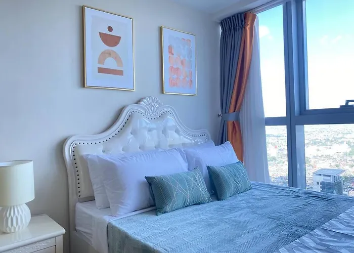 Bgc Skyline 2br With Parking In Uptown Bgc Manila