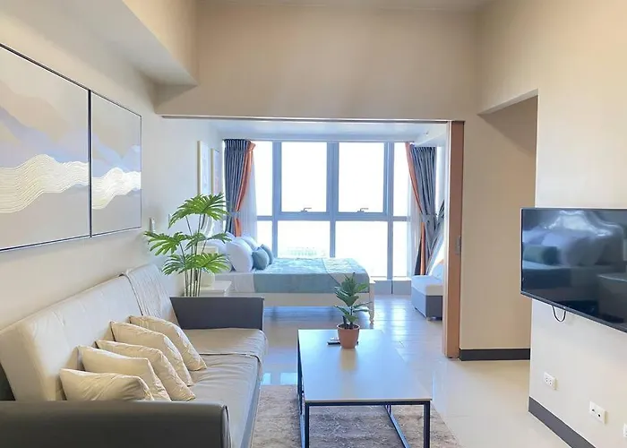Bgc Skyline 2br With Parking In Uptown Bgc * Manila