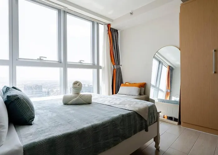 Bgc Skyline 2br With Parking In Uptown Bgc