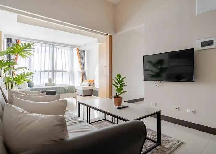 Bgc Skyline 2br With Parking In Uptown Bgc *