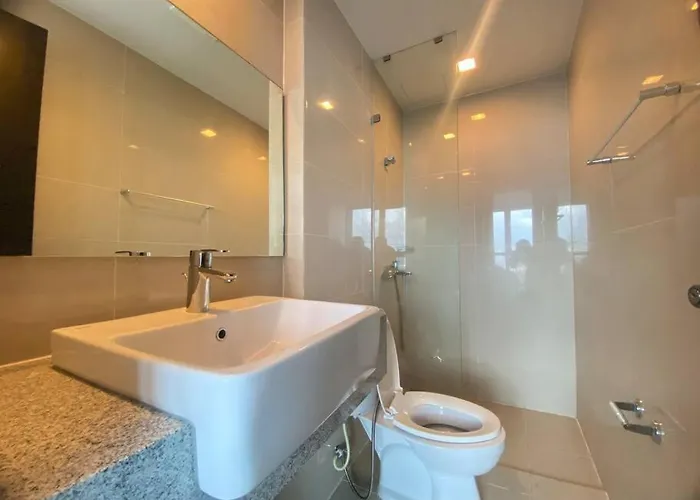 Bgc Skyline 2br With Parking In Uptown Bgc * Manila