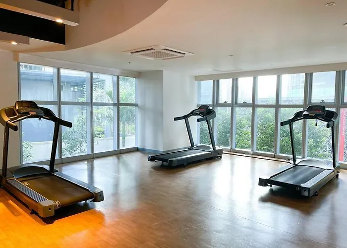 Bgc Skyline 2br With Parking In Uptown Bgc *