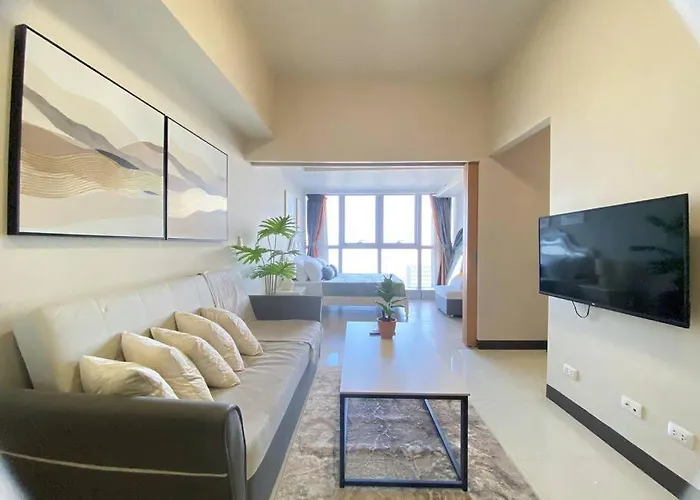 Bgc Skyline 2br With Parking In Uptown Bgc * Manila